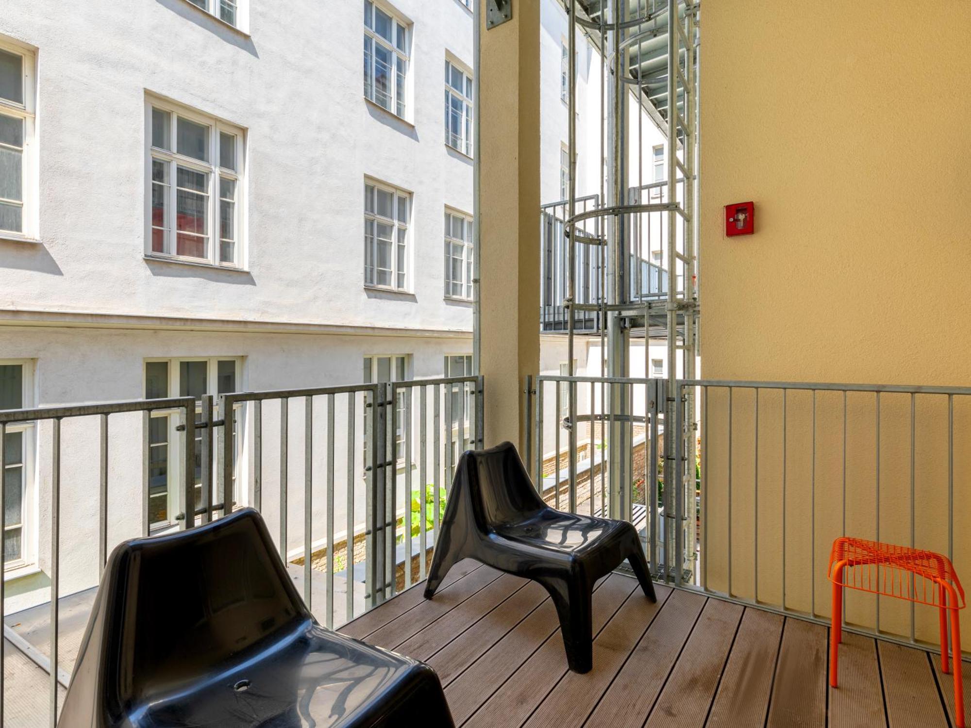 Numa Strauss Apartahotel 3*